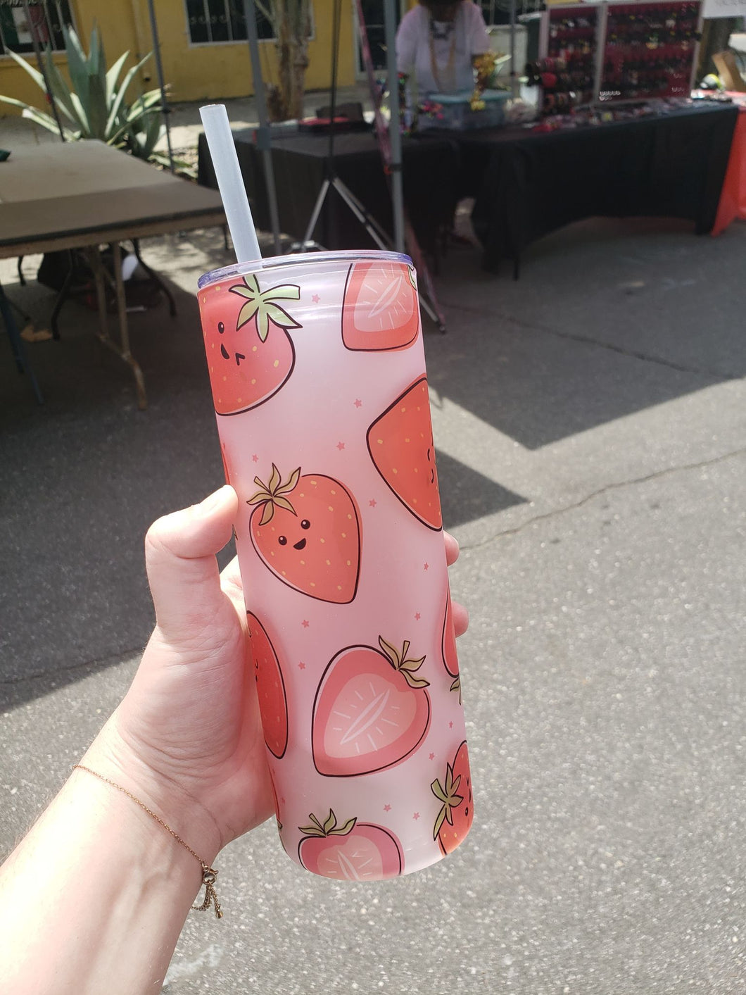 Strawberry 25 oz Glass Cup