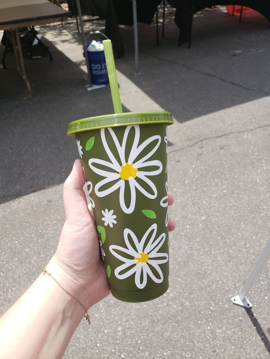 Giant Daisies Venti Cold cup