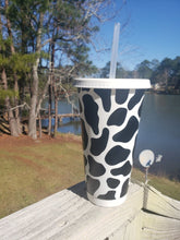 Load image into Gallery viewer, Cow print 24 oz plastic cup
